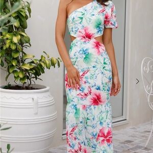NWT HELLO MOLLY WHERE WILDFLOWERS BLOOM ONE SHOULDER MAXI DRESS PRINT size-S
